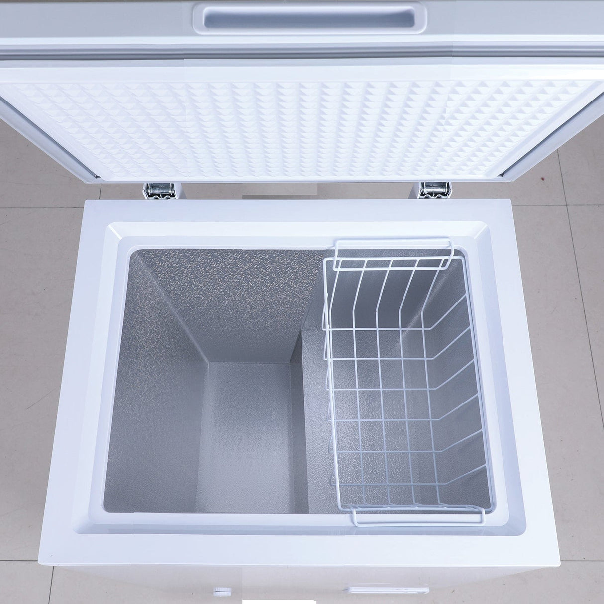 Frigidaire 3.5-Cu. Ft. Garage-Ready Chest Deep Freezer with Easy-Defrost Drain, EFRF3003, White