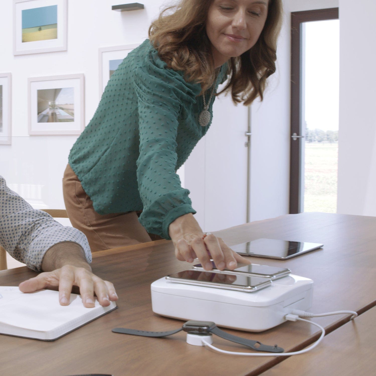 Einova Mundus Pro UV Phone Sanitizer with Dual Wireless Charging Spots