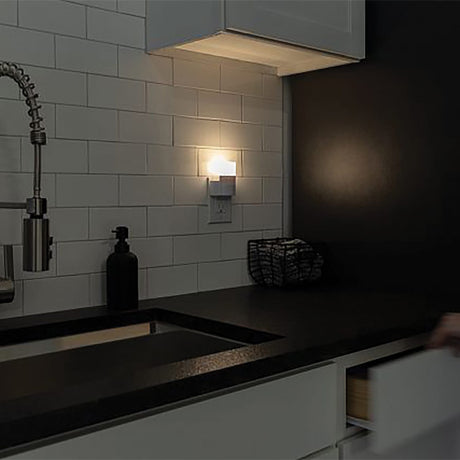 GE Enbrighten UltraBrite 40-Lumen Motion-Activated LED Night-Light, White, 12201