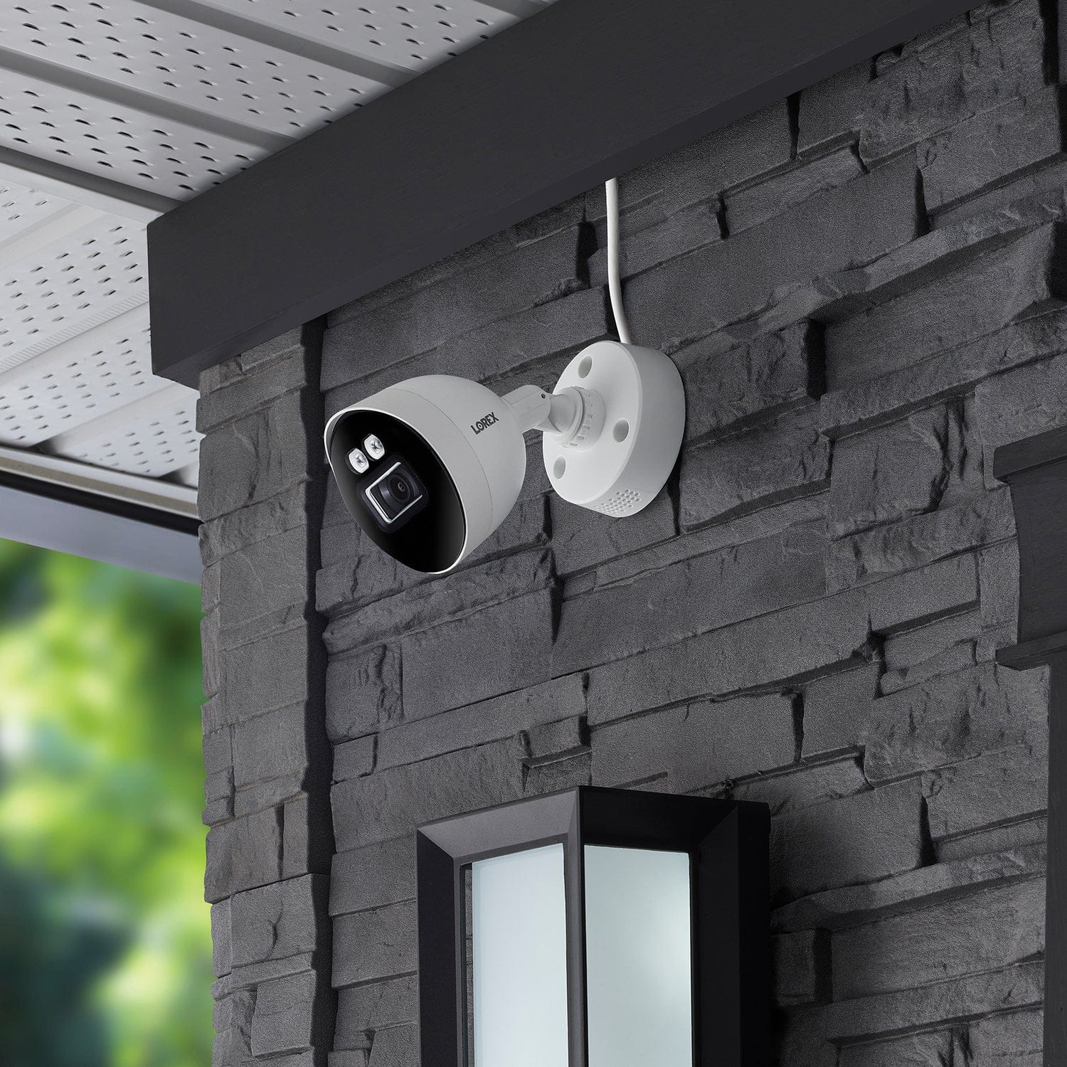 Lorex Fusion 4K 8.0-MP 12-Camera-Capable, 8 Wired, 4 Fusion Wi-Fi 2-TB DVR System with Wired Smart Deterrence Cameras, 8 Cameras