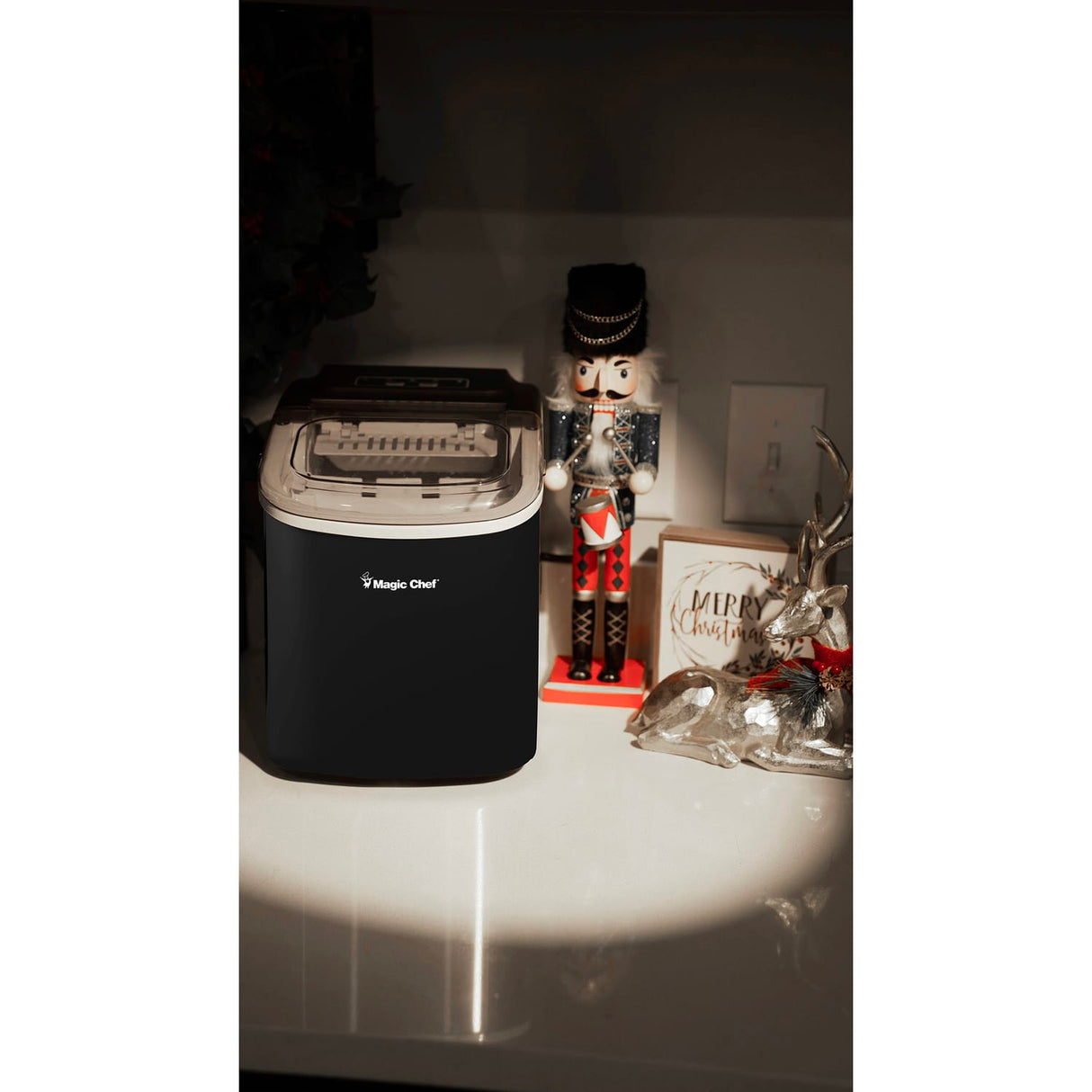 Magic Chef Portable Countertop Ice Maker, 27 Lbs. per Day, Black