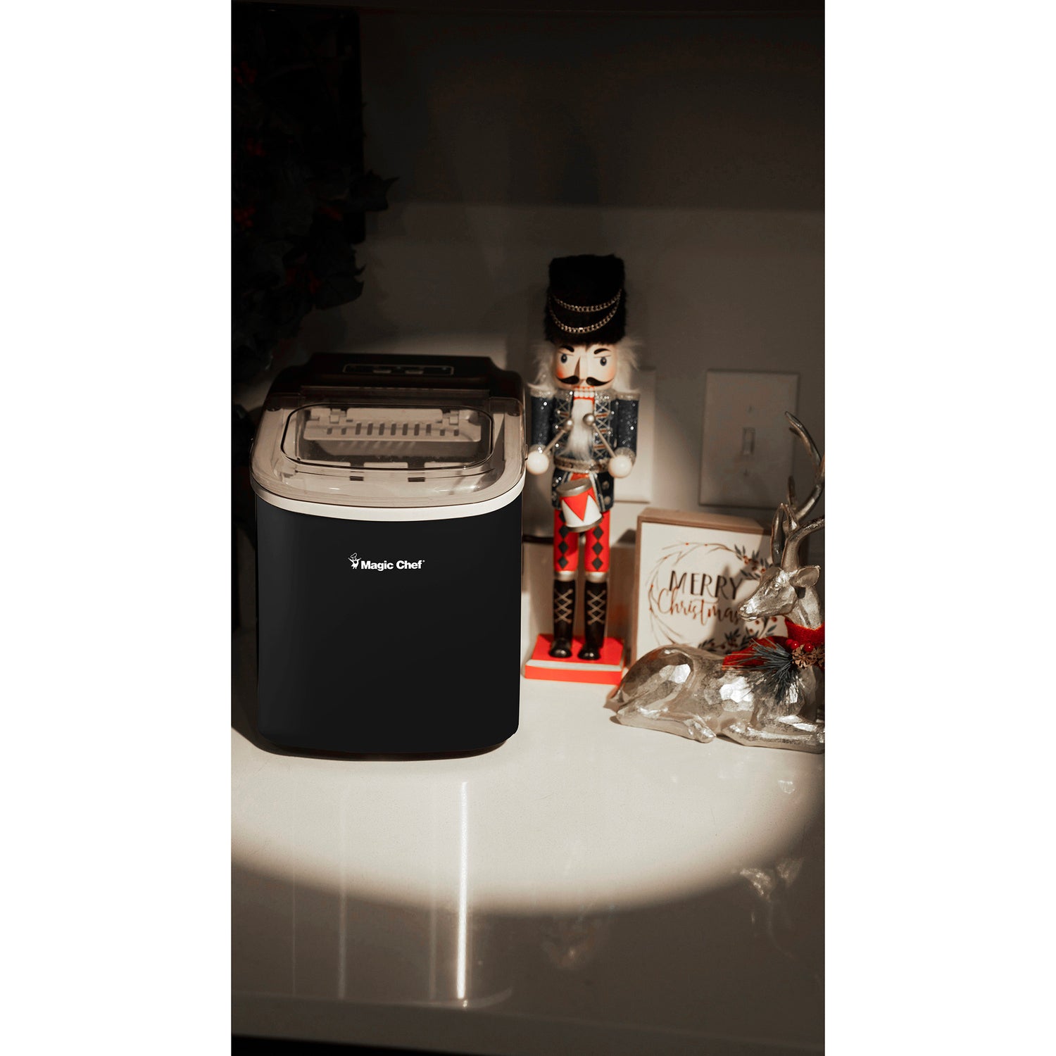 Magic Chef Portable Countertop Ice Maker, 27 Lbs. per Day, Black