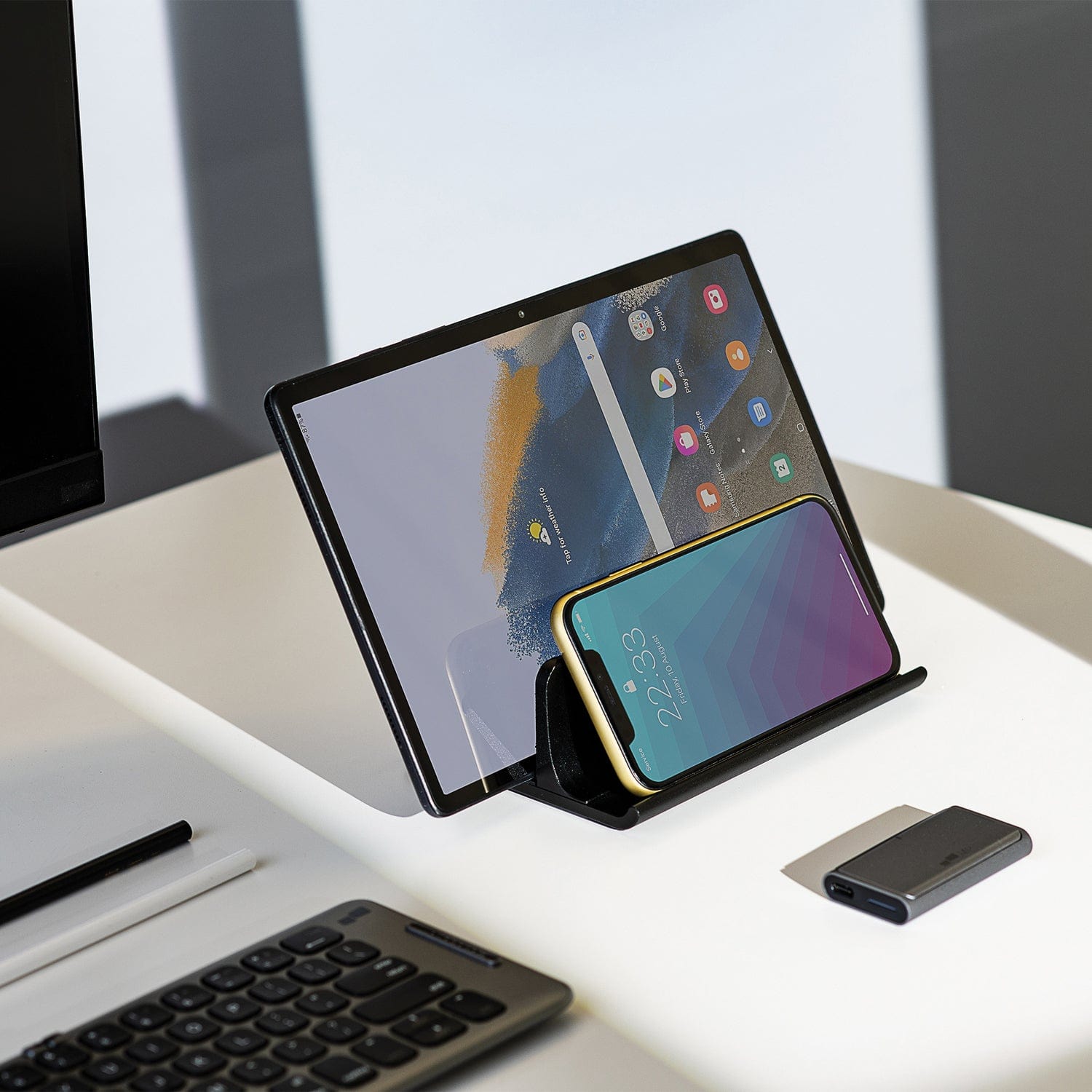 Mobile Pixels Vertical Laptop Stand, Black