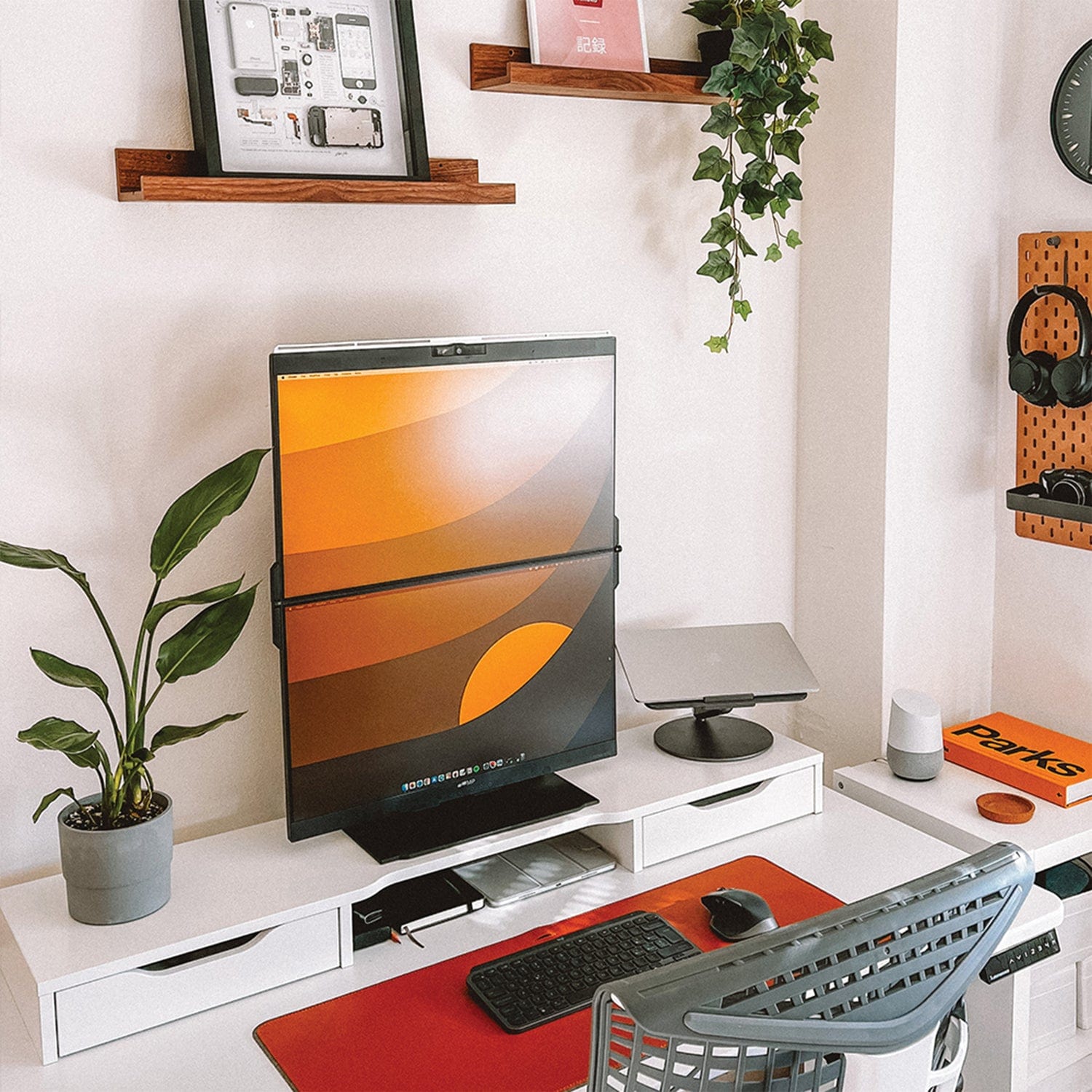 Mobile Pixels Geminos 1080p 24-In. Dual-Screen Desktop Monitor