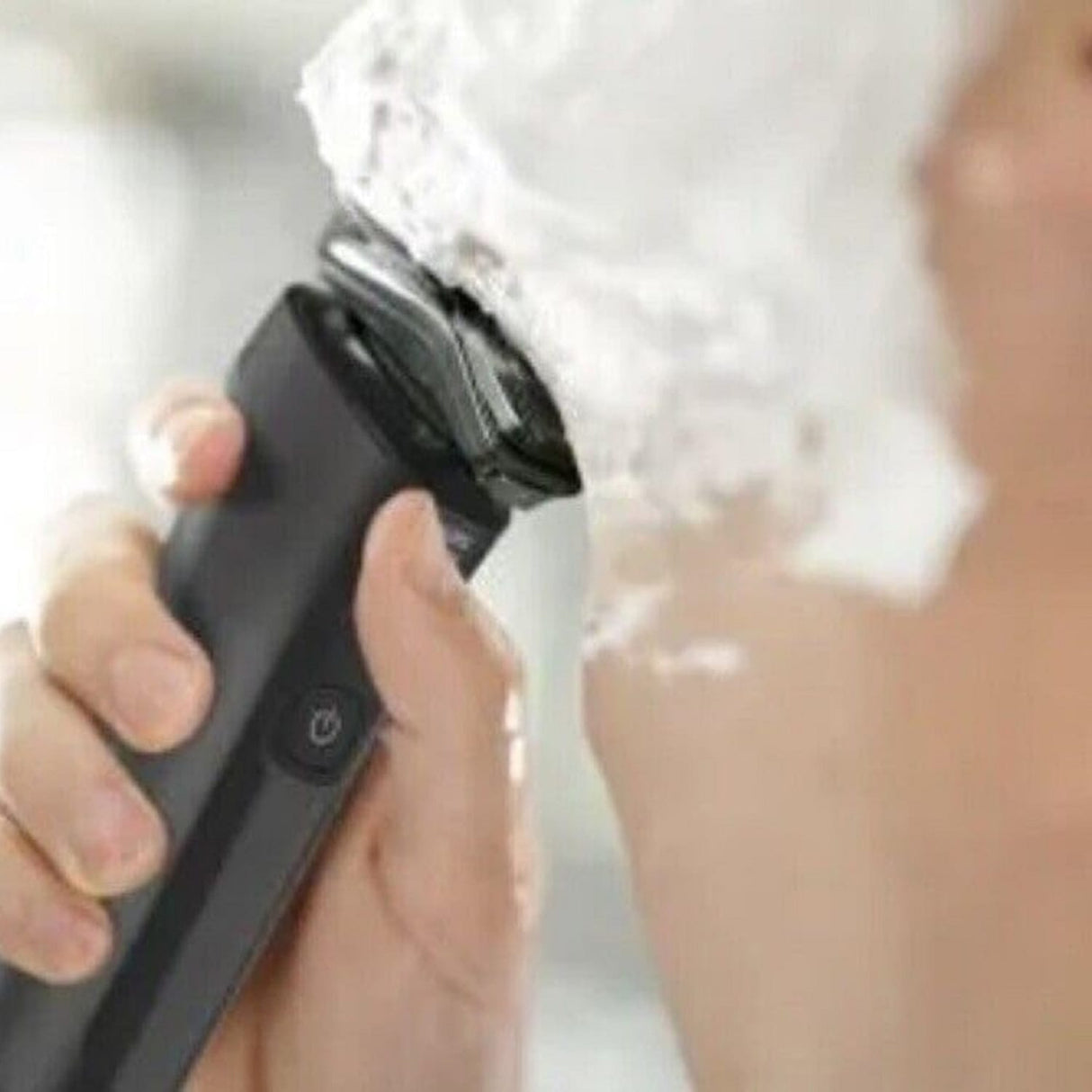 Philips Norelco S6800 Wet and Dry Cordless Electric Shaver Set with SenseIQ Technology, Series 6000