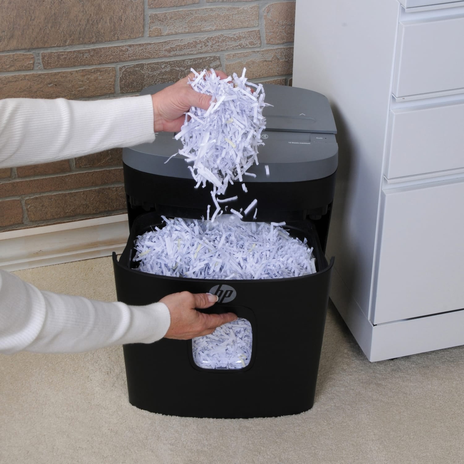 HP HP-CC16 16-Sheet Crosscut Shredder