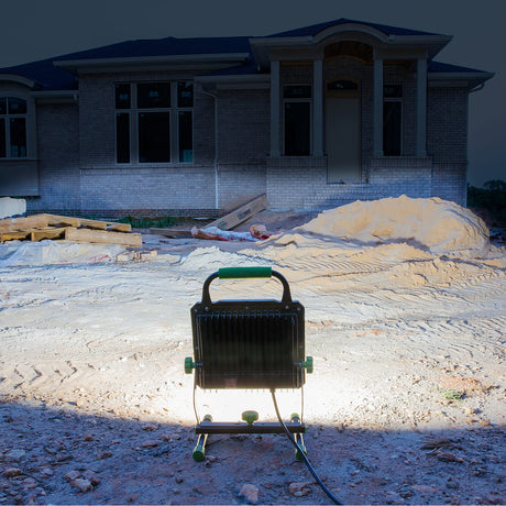 PowerSmith LED 15000-Lumen Work Light on Metal Base with Rubber Feet, Indoor/Outdoor, Adjustable Angle/Tilt, 5000K Color Temp, 10-Ft. Cord