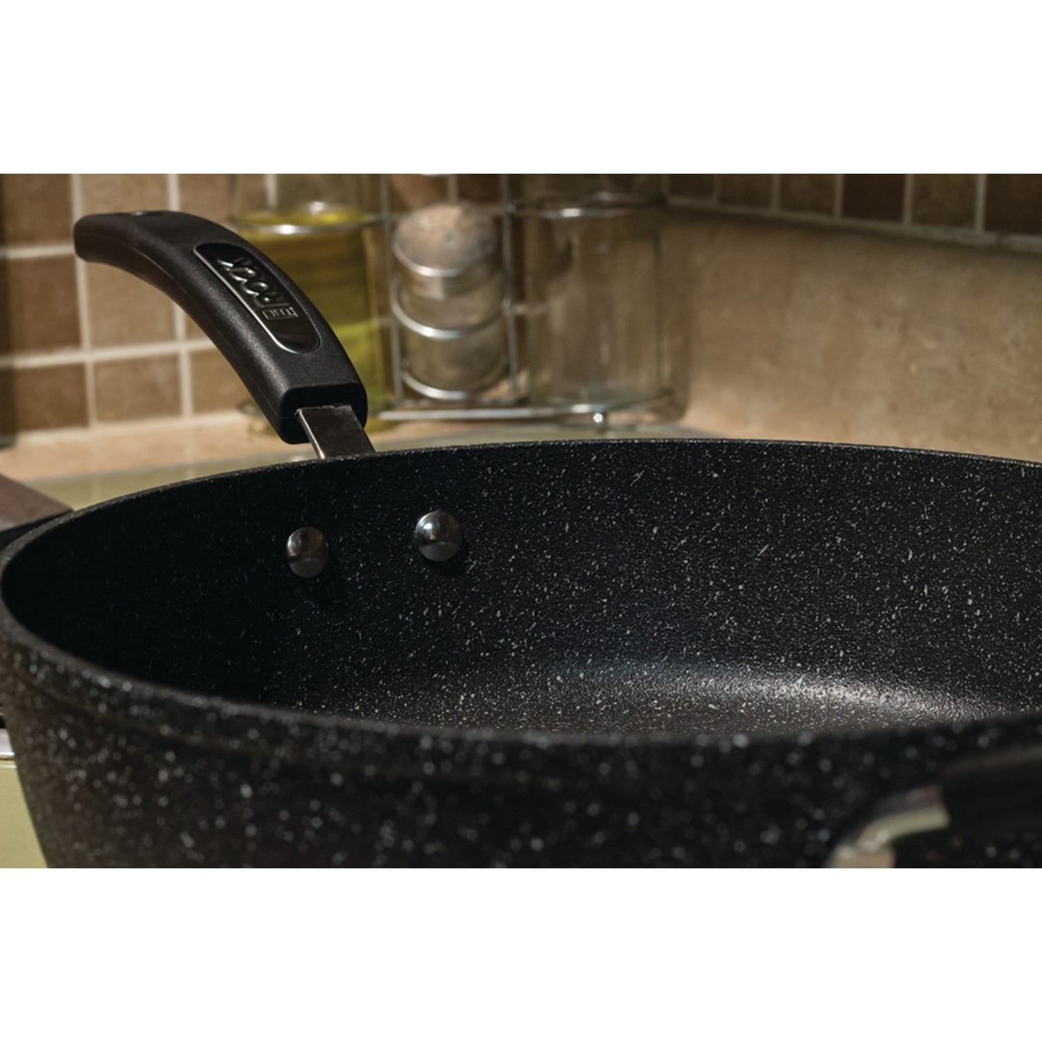 THE ROCK by Starfrit 11" Deep-Fry Pan with Lid & Bakelite Handles