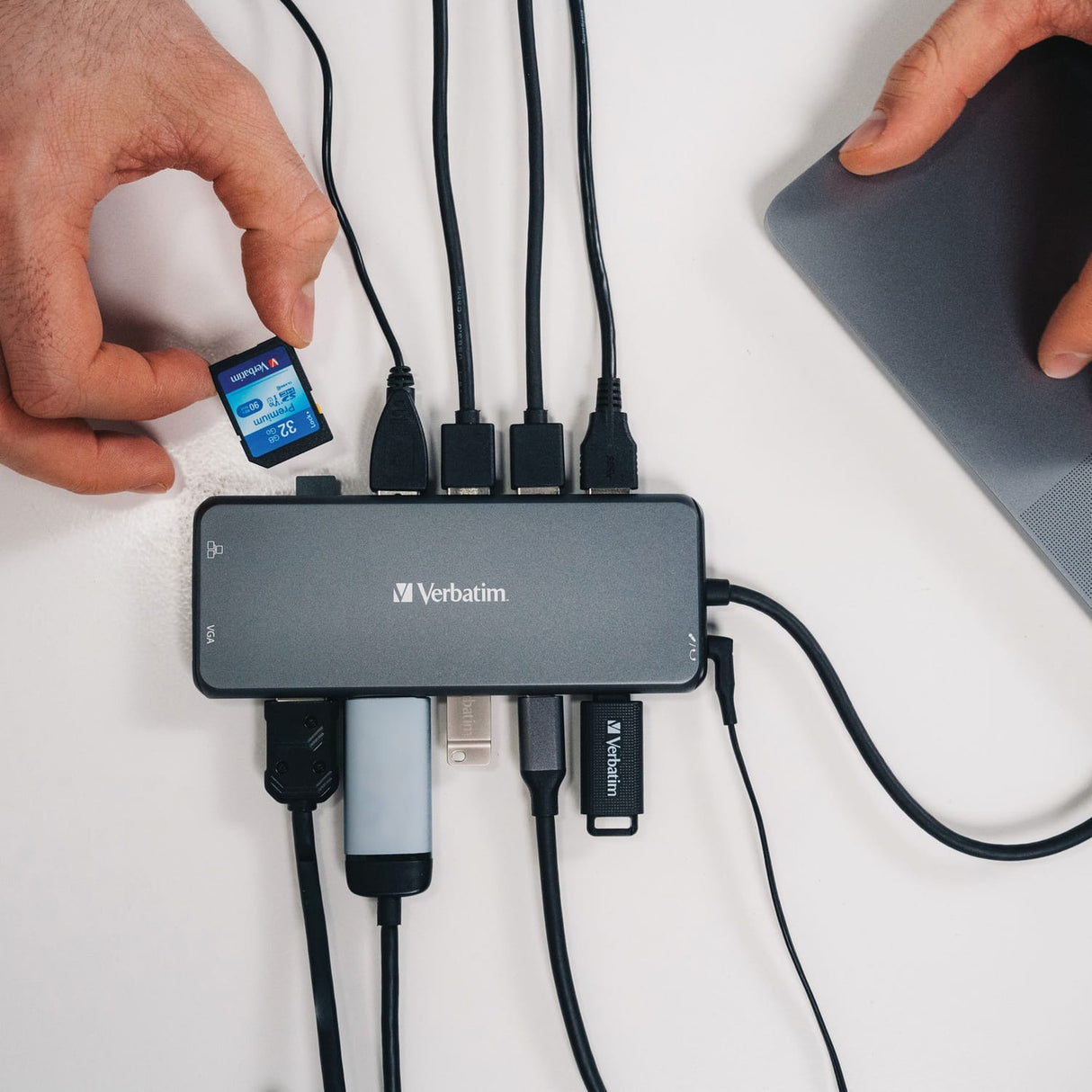 Verbatim USB-C Pro 14-Port Hub
