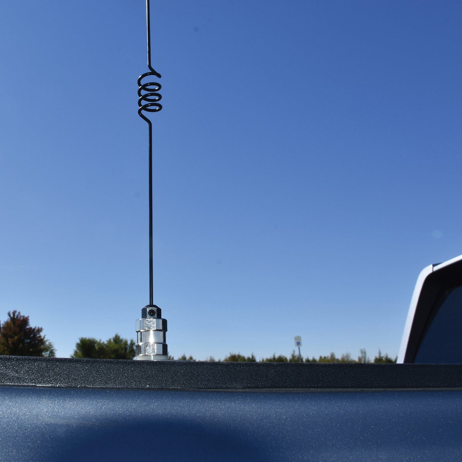 Tram 1184 17.5-In. Thread-Mount Pretuned Amateur Dual-Band VHF and UHF Antenna