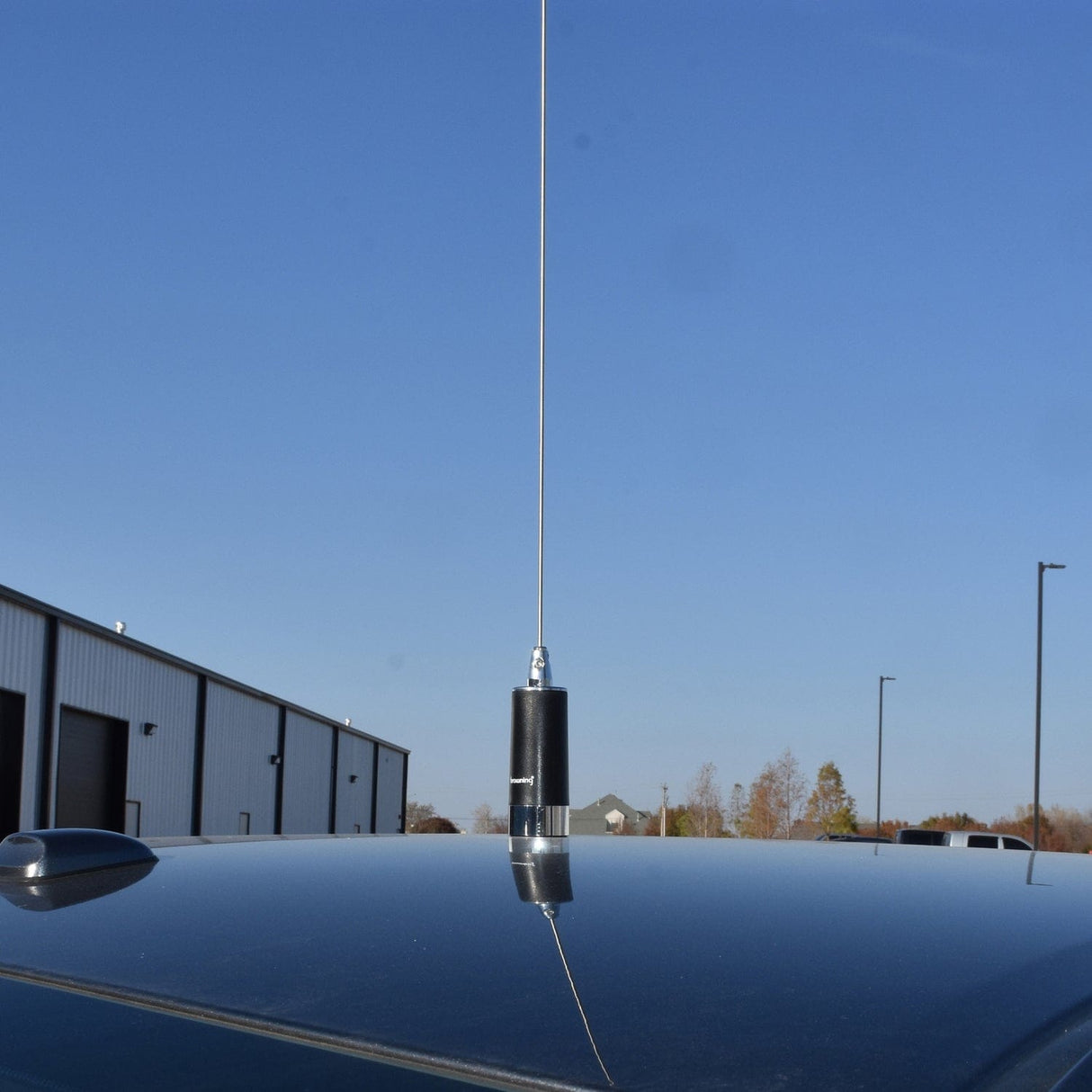 Browning 200-Watt Low-Band 26.5 MHz to 30 MHz Unity-Gain UHF Antenna with NMO Mounting, Silver Base