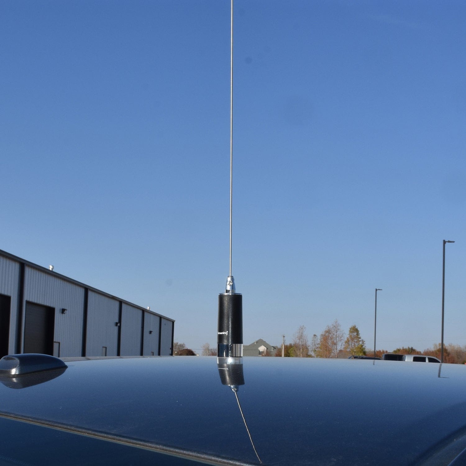 Browning 200-Watt Low-Band 26.5 MHz to 30 MHz Unity-Gain UHF Antenna with NMO Mounting, Silver Base