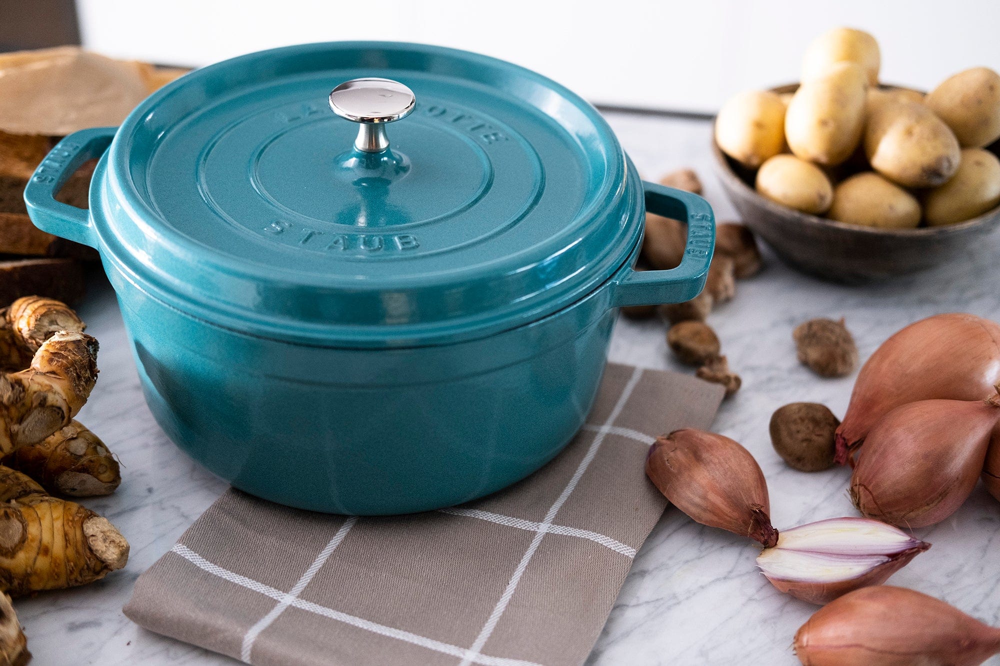 Staub Cast Iron Round Cocotte, Dutch Oven, 4-quart, serves 3-4, Made in France, Turquoise