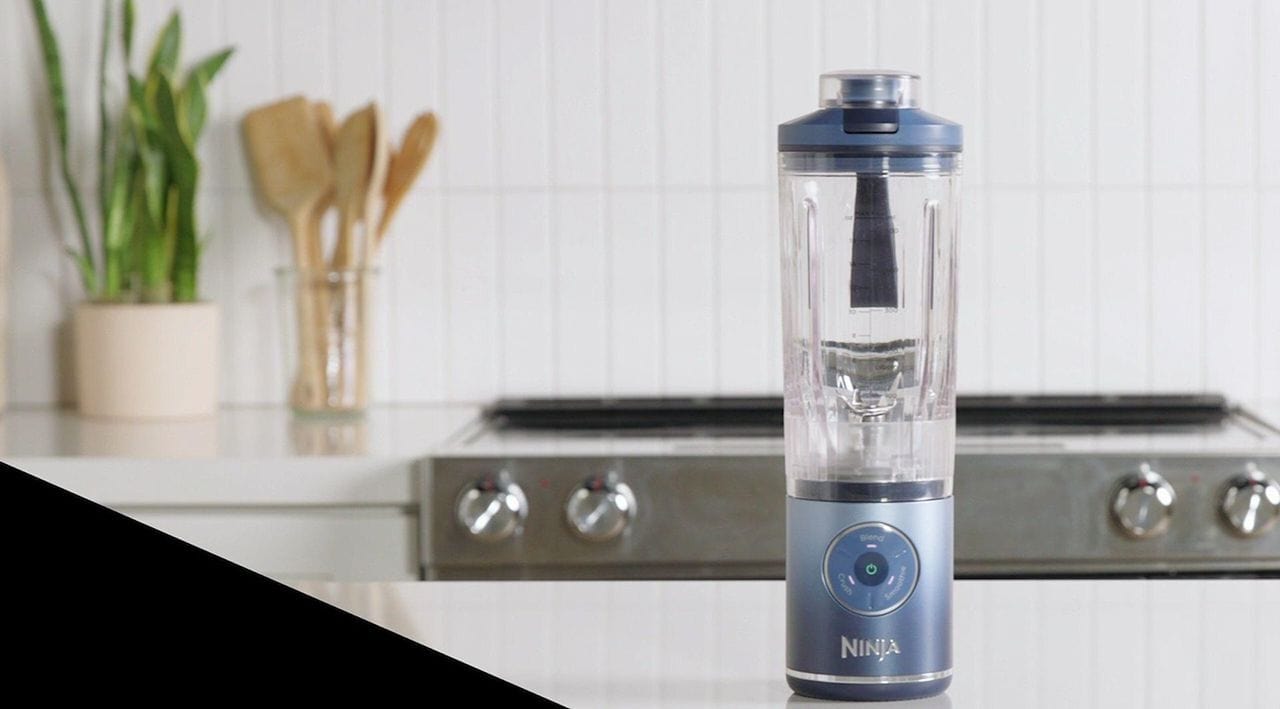 Ninja Blast Max Personal Cordless Blender for Smoothies, Blend, Ice Crush, 22 oz. Twist & Go Vessel, Navy - Certified Refurbished