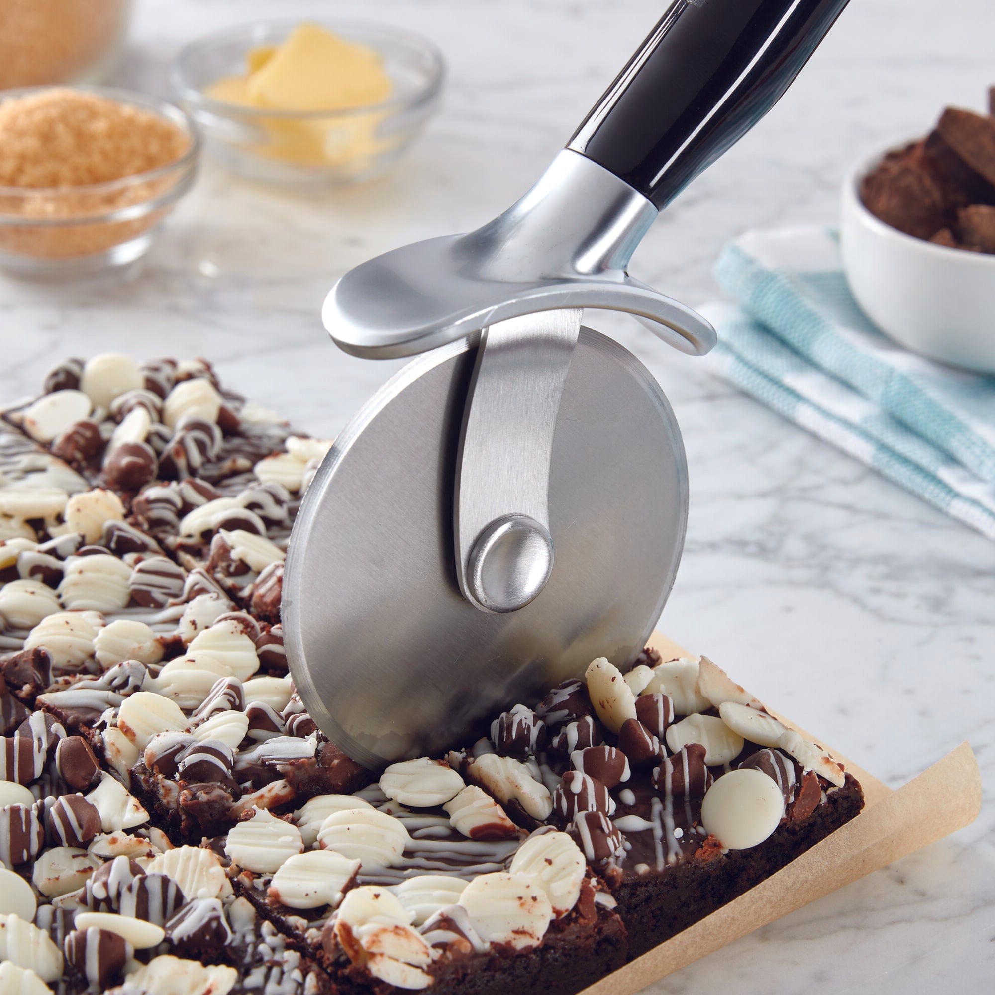 KitchenAid Classic Plastic Cutting Board with Perimeter Trench and Non Slip Edges & Classic Pizza Wheel with Sharp Blade For Cutting Through Crusts - Thumbnail 4