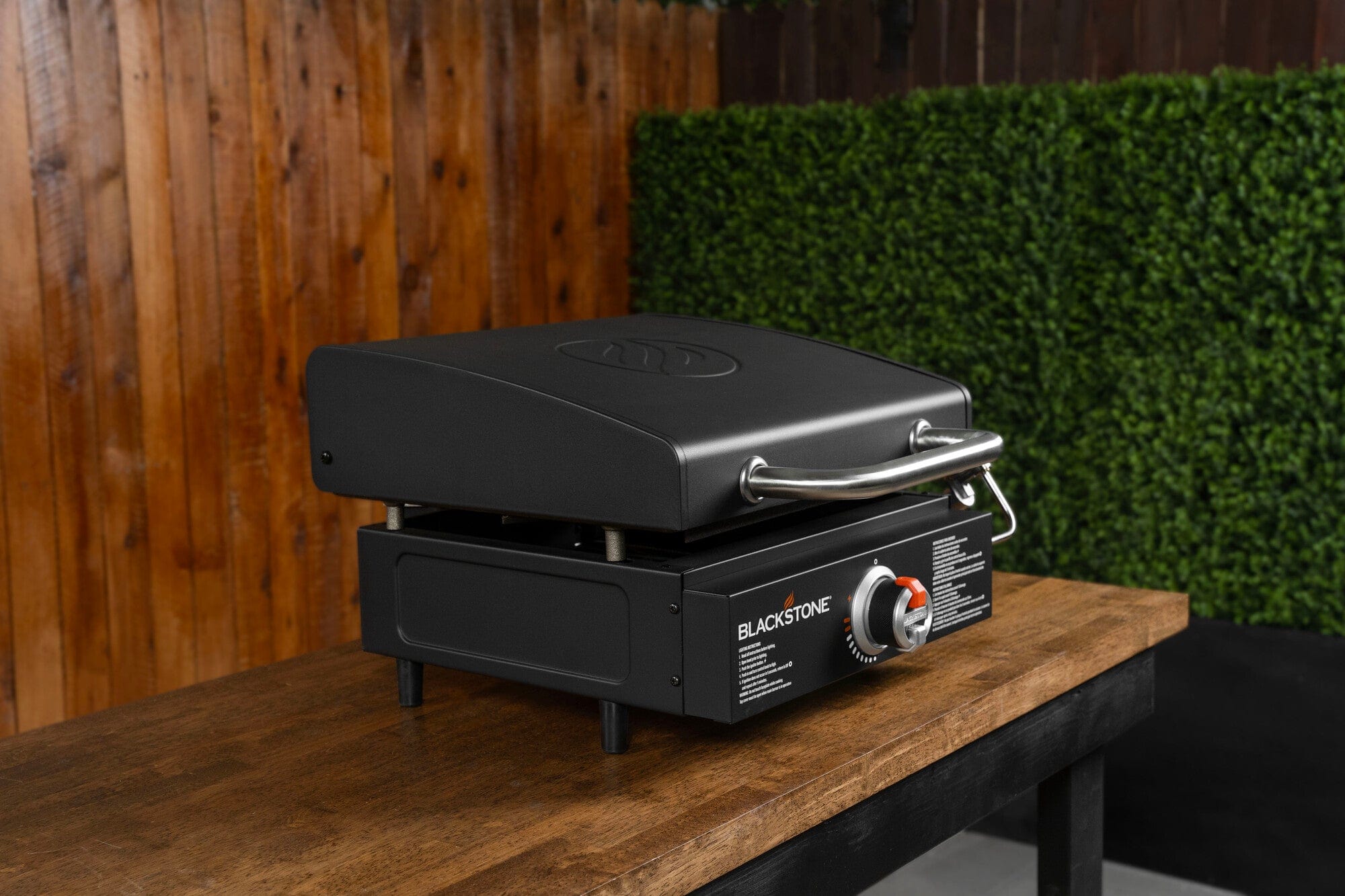 Blackstone 17in Tabletop Griddle Bundle with Hood, Smash & Sear Press, 2 Spatulas, and heavy-duty carry bag, Black - Refurbished