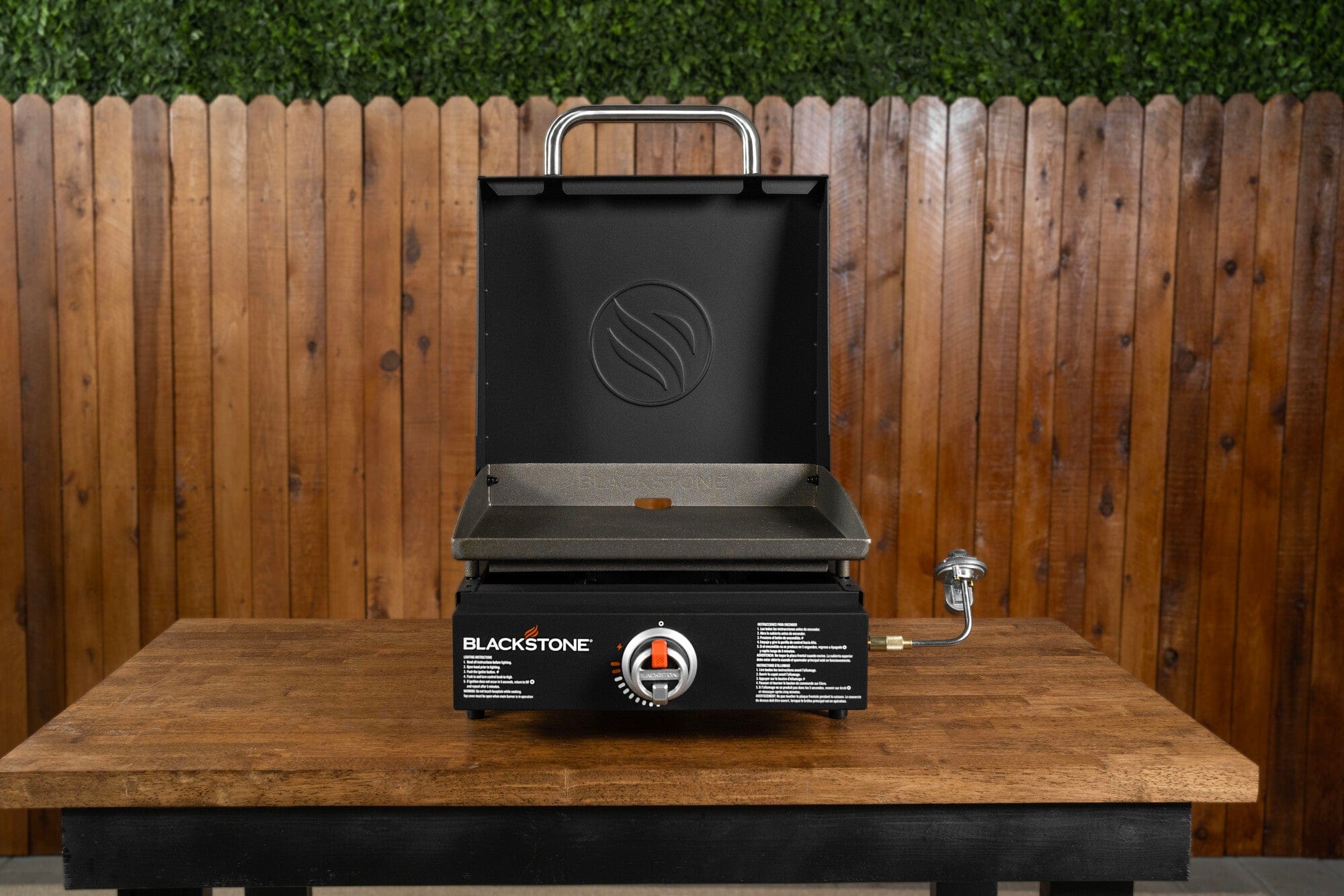 Blackstone 17in Tabletop Griddle Bundle with Hood, Smash & Sear Press, 2 Spatulas, and heavy-duty carry bag, Black - Refurbished