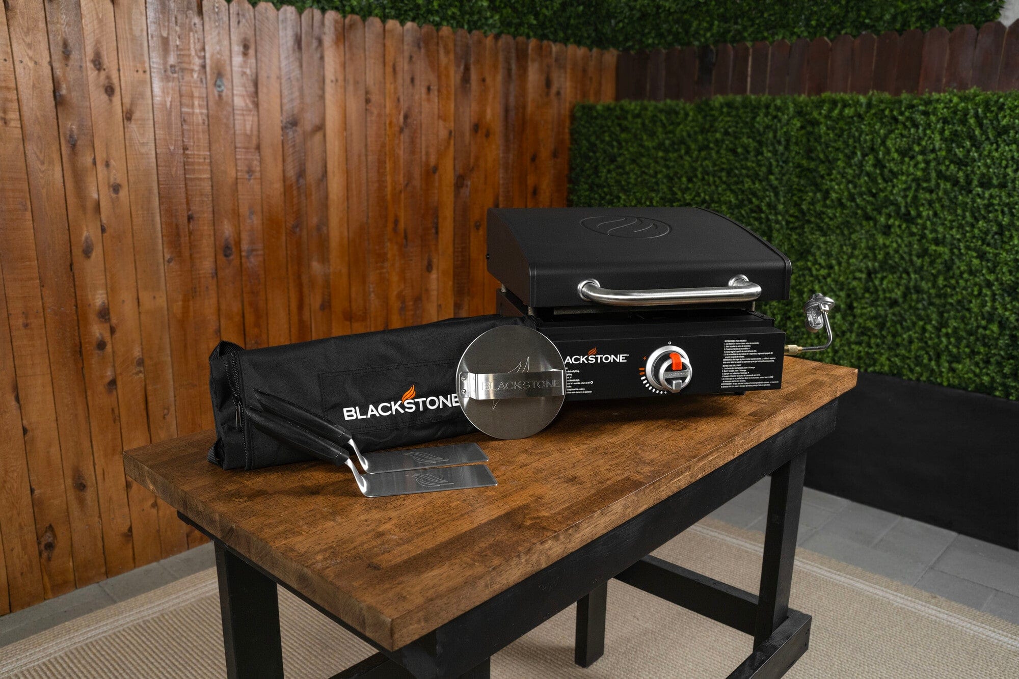 Blackstone 17in Tabletop Griddle Bundle with Hood, Smash & Sear Press, 2 Spatulas, and heavy-duty carry bag, Black - Refurbished